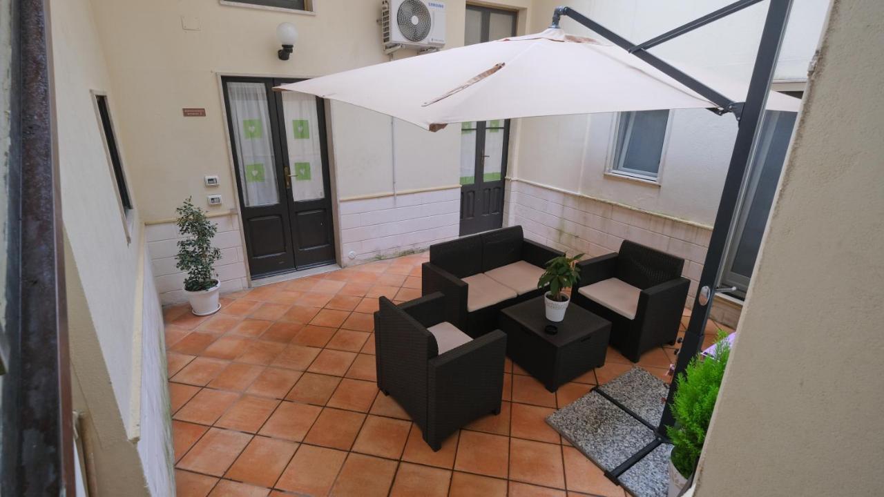 Apartamento Monolocale Porta Napoli Bríndisi Exterior foto
